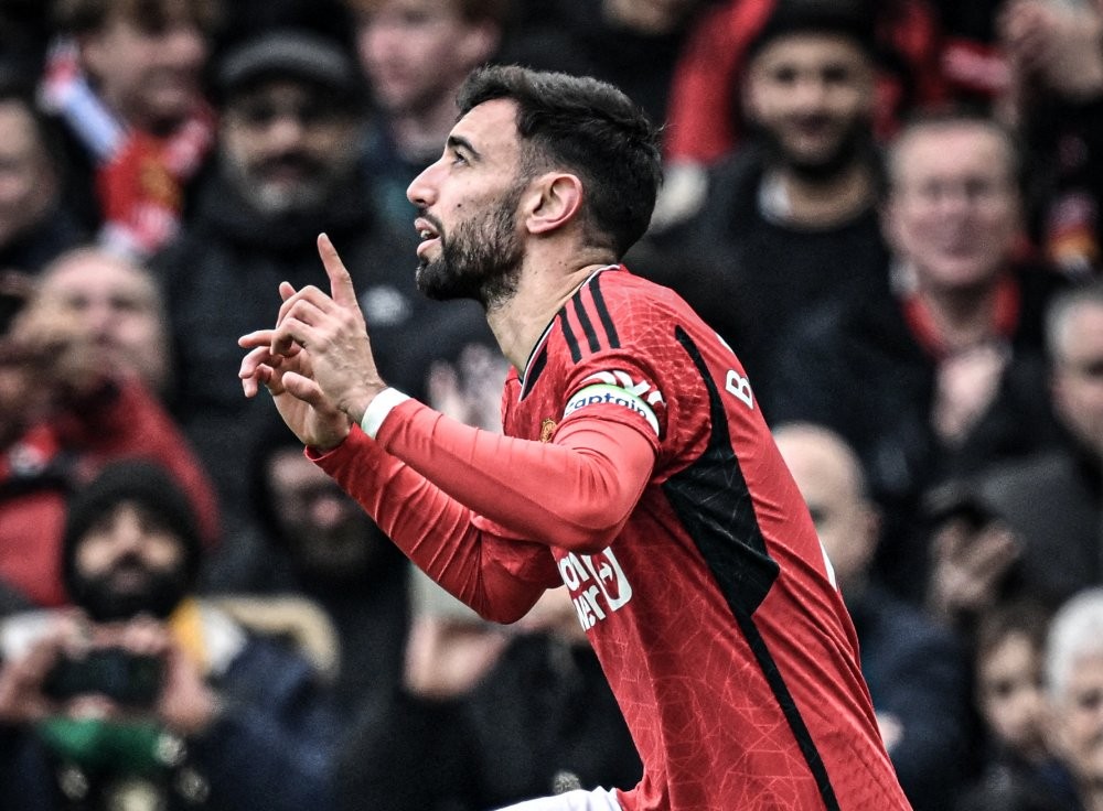 Bruno Fernandes breaks Ruud van Nistelrooy Manchester United record for all penalty goals - Bóng Đá