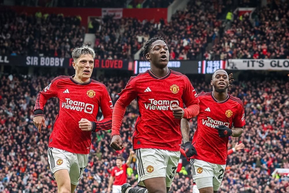 Quá đẳng cấp, Mainoo 'vẽ cầu vồng' tung lưới Liverpool - Bóng Đá