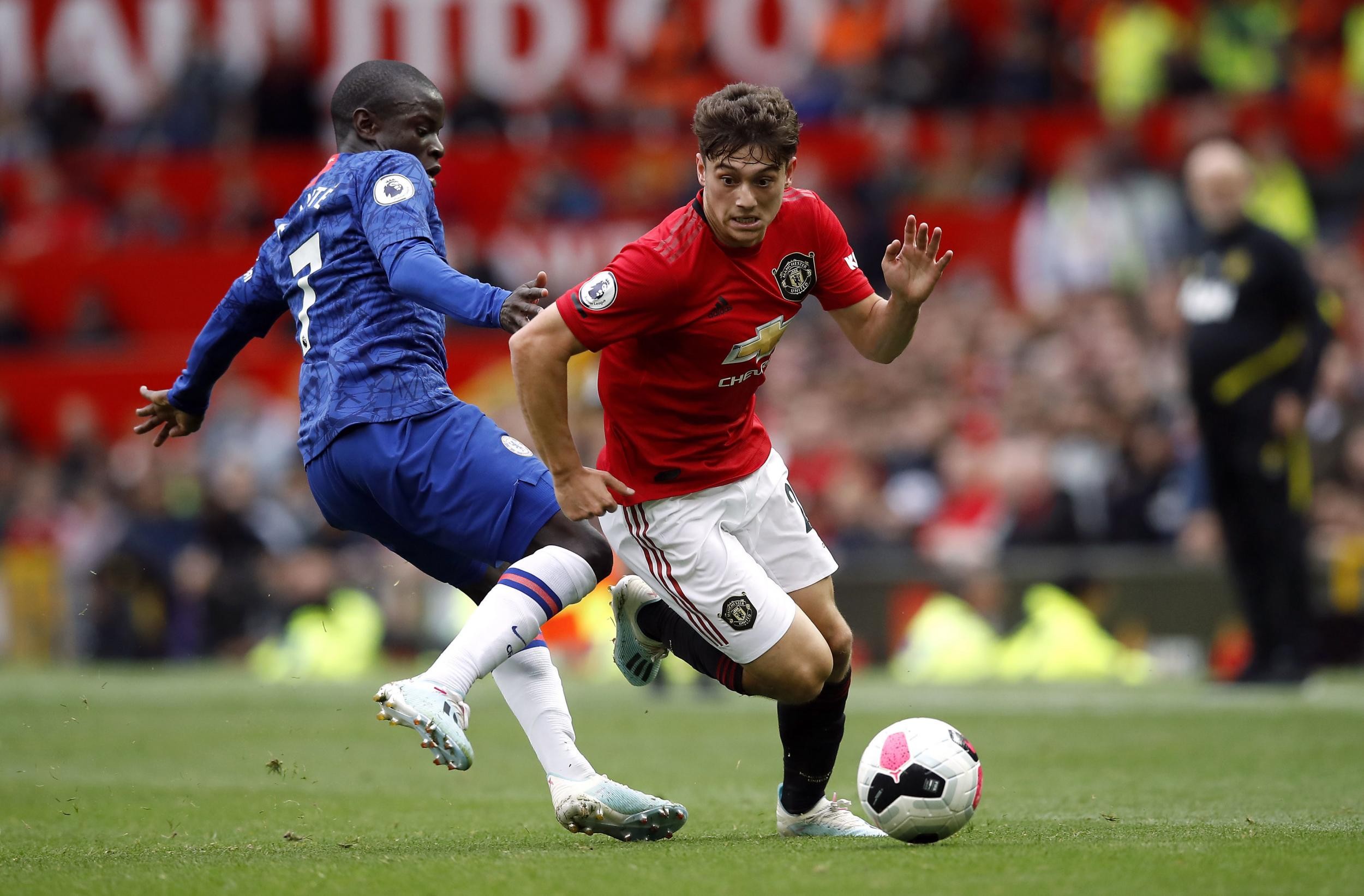 Manchester United climbed to fifth in the Premier League after beating Burnley - Bóng Đá