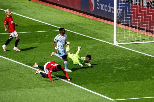 Man United thủng lưới 2 bàn, Schmeichel nói lời thẳng thắn về Onana - Bóng Đá