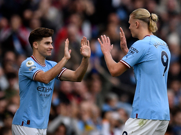 Julian Alvarez đá hộ công, Pep Guardiola lại có thêm một phát minh mang tầm thời đại - Bóng Đá