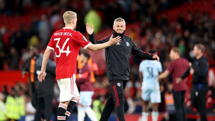 Romano on Solskjaer treating Van de Beek - Bóng Đá