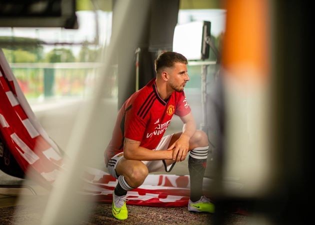 Cuối cùng, Ten Hag đã có De Jong của riêng mình tại Man Utd - Bóng Đá