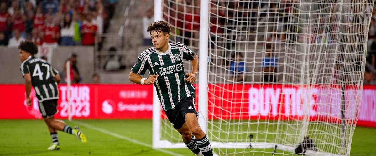 Ngày cuối chuyển nhượng điên rồ của Man Utd - Bóng Đá