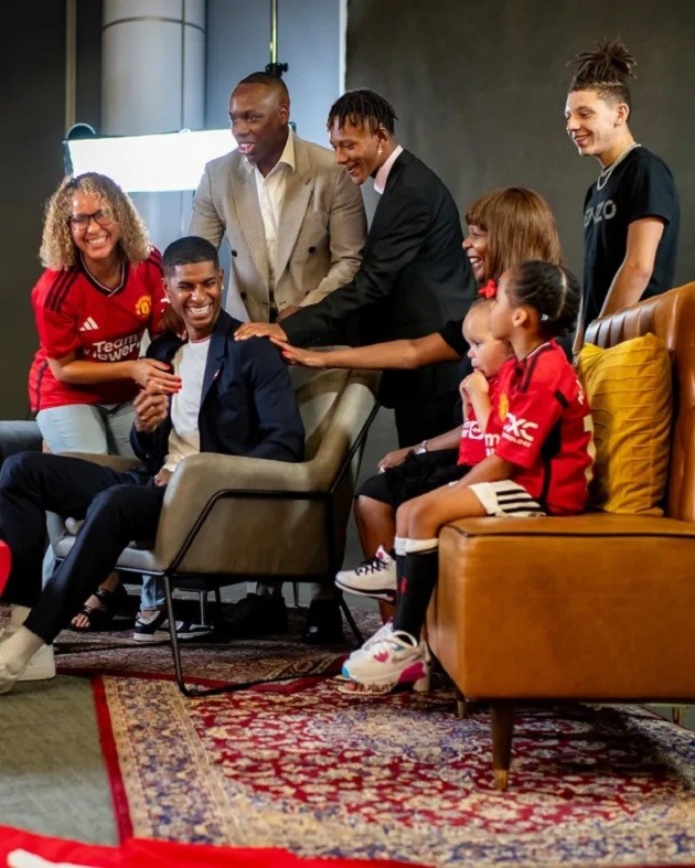 Marcus Rashford poses for touching family snaps in ‘This Is Home’ shoot after signing new £325k Man Utd contract - Bóng Đá