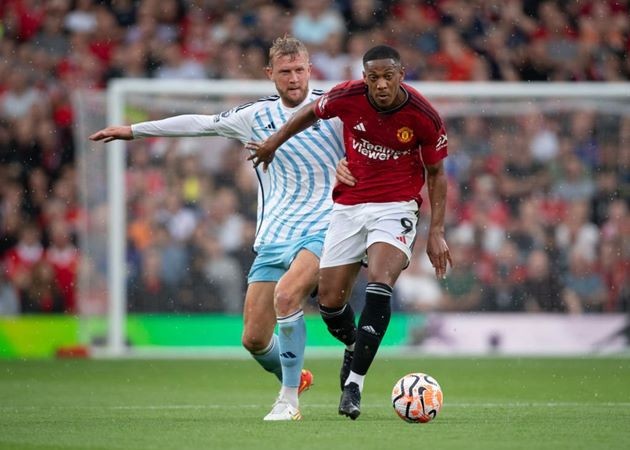 Chạm bóng 20 lần, 0 cú sút trúng đích: Ngày tàn của Martial đã đến? - Bóng Đá