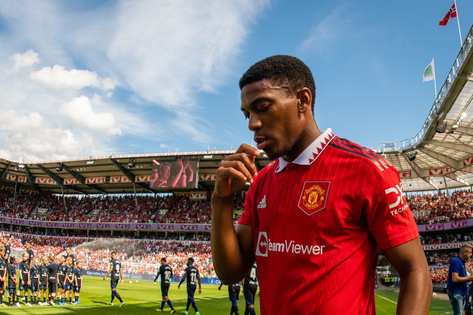Anthony Martial làm điều khác lạ ở Man Utd mùa này - Bóng Đá