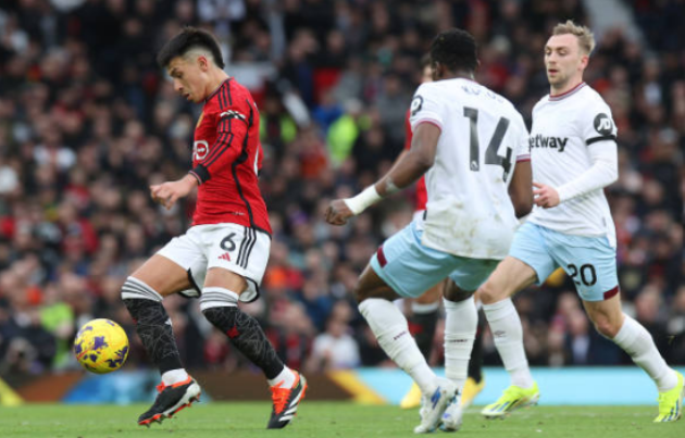 ALAN SMITH NAMES THE MANCHESTER UNITED PLAYER WHO IS A ‘BORN FIGHTER’ (Martinez) - Bóng Đá