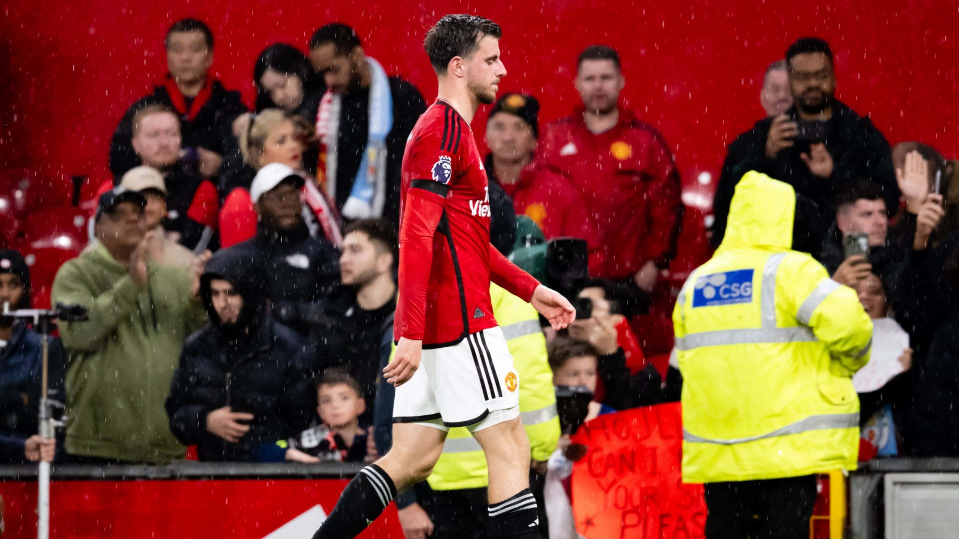 Amrabat tệ hại và quyết định 'tự hủy' của Ten Hag - Bóng Đá