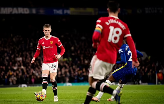 Paul Scholes again slams Man United's midfield stars by questioning if they are 'good enough to make the team play football'. - Bóng Đá