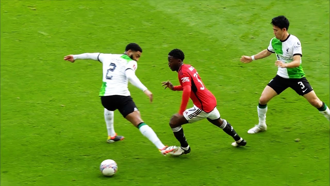 Mainoo quá khét, cùng lúc loại bỏ 2 cầu thủ Liverpool  - Bóng Đá