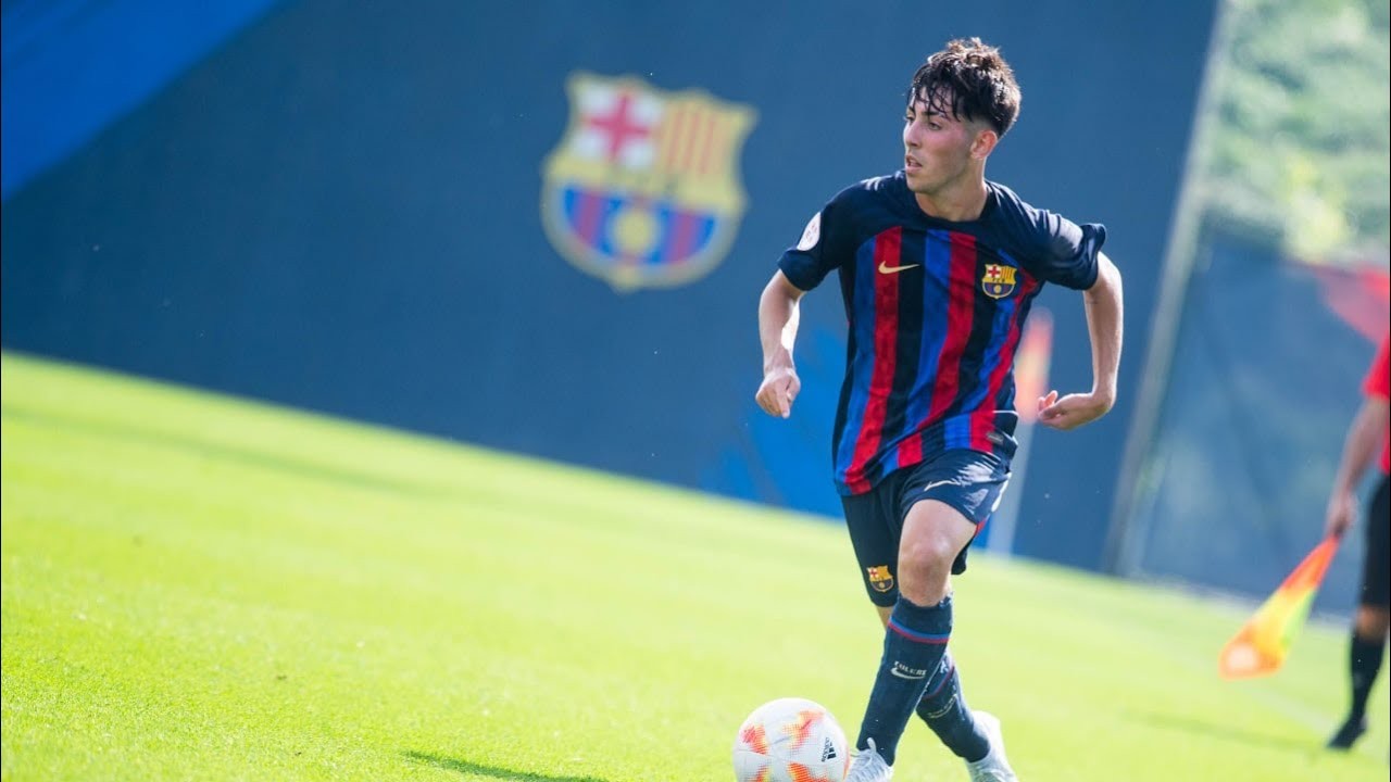 18-year-old La Masia winger called up to Barcelona first-team training by Xavi - Bóng Đá