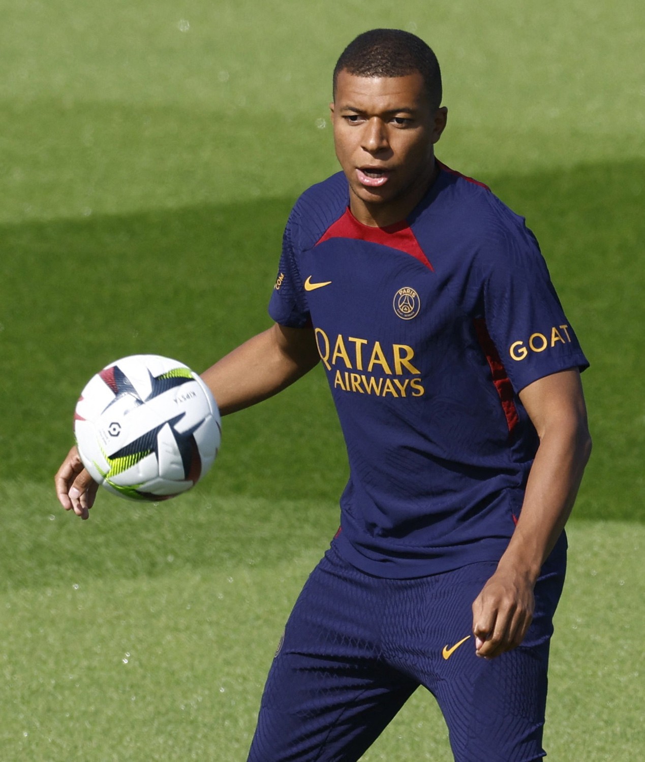 Mbappe bị gạt bỏ: Đòn trừng phạt của PSG - Bóng Đá