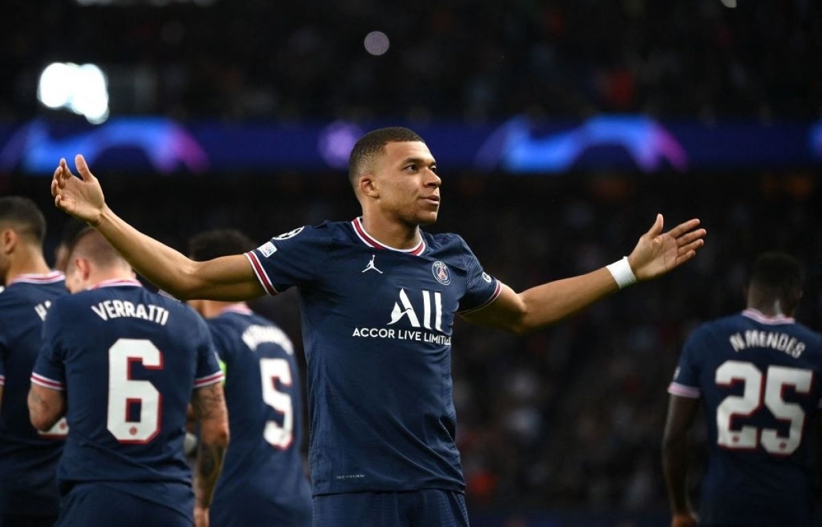 Mbappe sút phạt đền lên trời ở trận Leipzig - Bóng Đá
