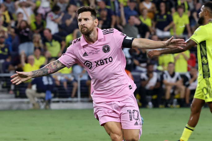 Messi và đồng đội phải đổi khách sạn trước trận gặp L.A Galaxy - Bóng Đá