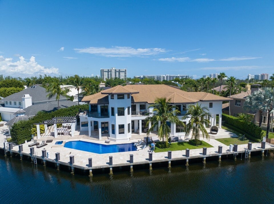 'Đột nhập' biệt thư 10 triệu đô Messi mới mua ở Miami - Bóng Đá
