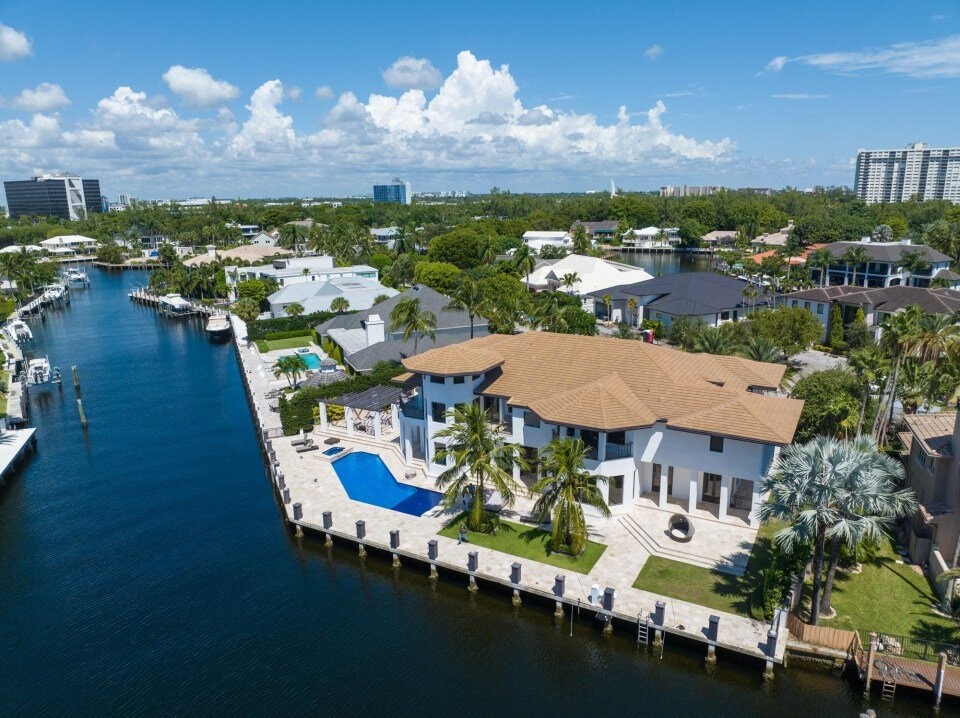 'Đột nhập' biệt thư 10 triệu đô Messi mới mua ở Miami - Bóng Đá