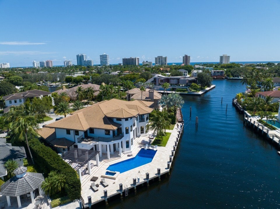 'Đột nhập' biệt thư 10 triệu đô Messi mới mua ở Miami - Bóng Đá