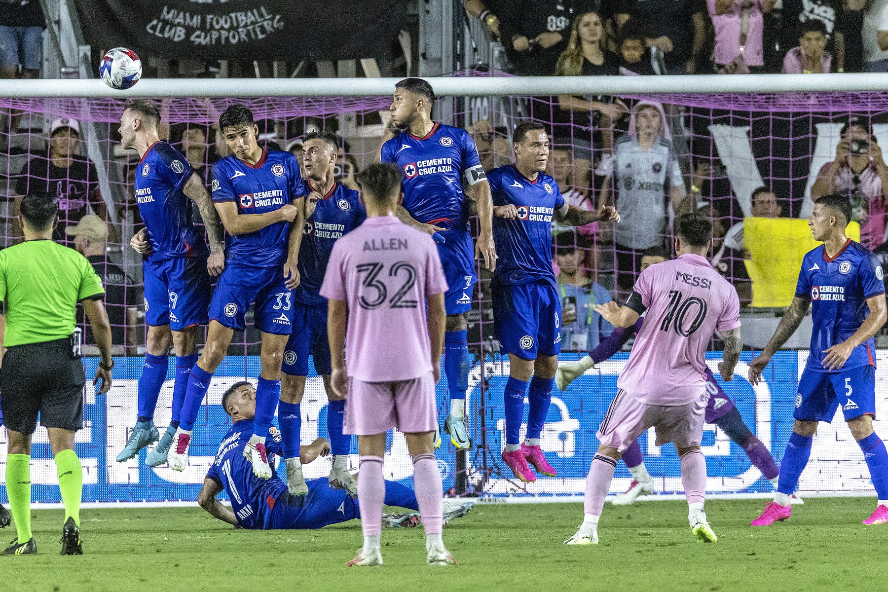 Messi bùng nổ ở Inter Miami: Bóng đá kiểu Hollywood - Bóng Đá