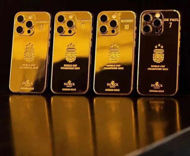 De Bruyne hào phóng tặng iPhone xịn cho Pep và dàn sao Man City - Bóng Đá