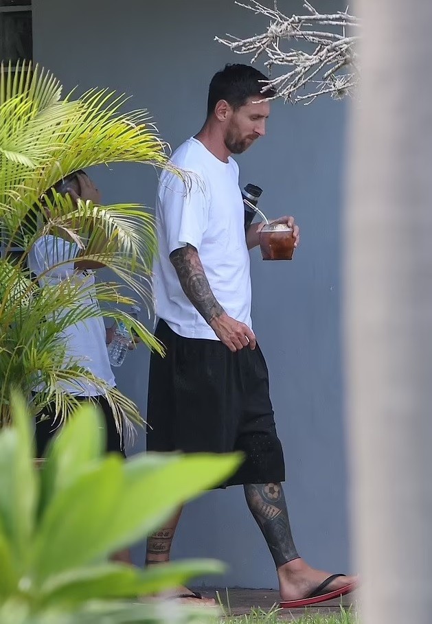Messi đưa vợ con đi chơi, thư thả ‘thưởng’ trà trên đất Mỹ - Bóng Đá