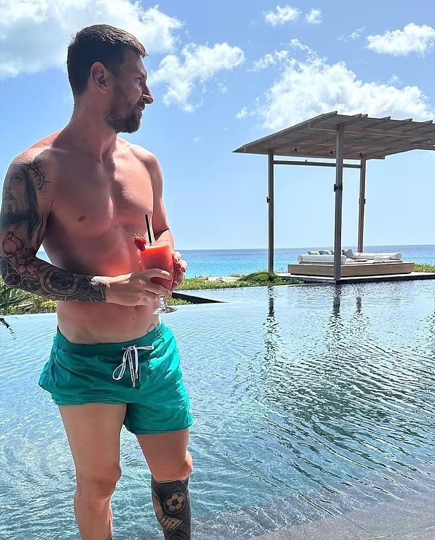 Messi vi vu 'cưỡi sóng' cùng vợ, hẹn đại náo Miami vào ngày mai - Bóng Đá