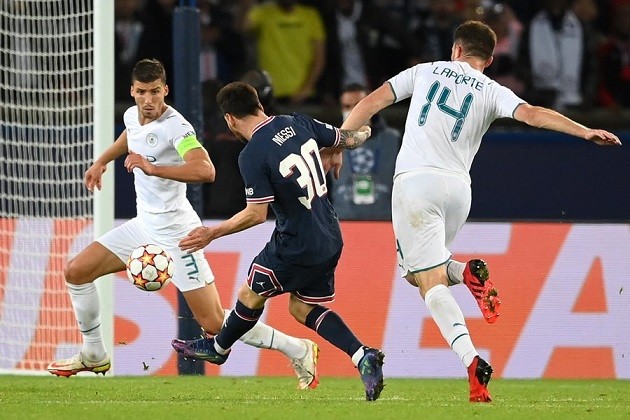 Mbappe hẳn phải cảm ơn Messi rất nhiều sau trận đại chiến với Man City - Bóng Đá