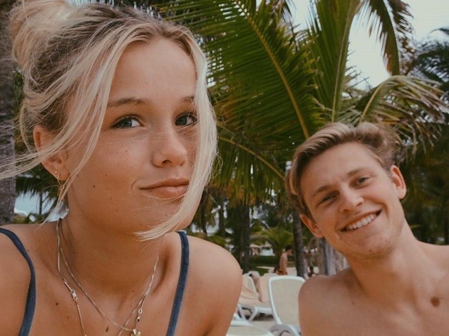 Sao trẻ Barca kỷ niệm 6 năm yêu với bạn gái - Bóng Đá