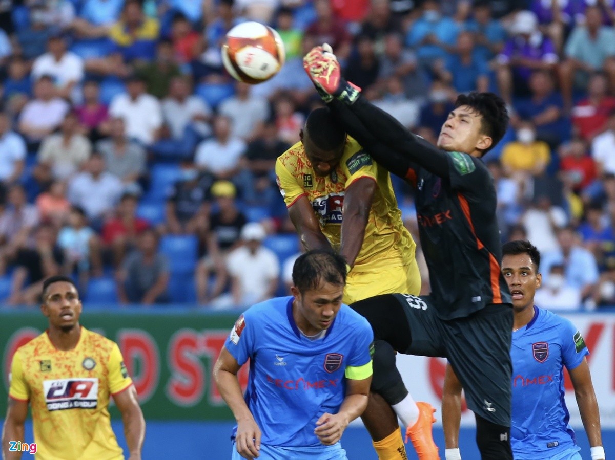 Những gương mặt lạ lẫm ở tuyển Việt Nam - Bóng Đá