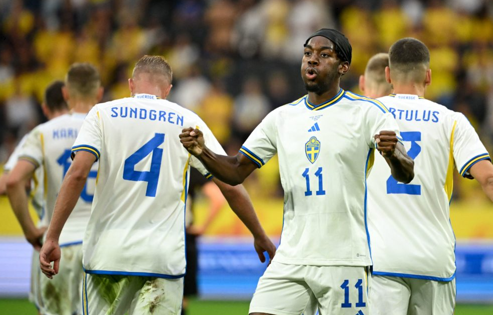 Anthony Elanga sends Erik ten Hag message while on international duty - Bóng Đá