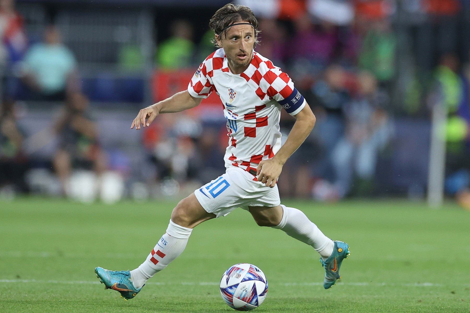 Modric gia hạn Real Madrid: Vũ điệu vượt thời gian - Bóng Đá