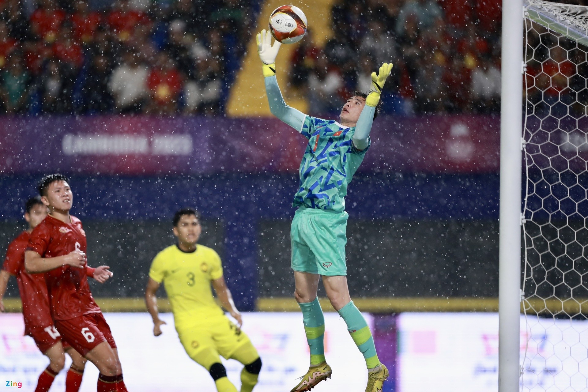 Bàn thắng gây tranh cãi của U22 Malaysia trước Việt Nam - Bóng Đá