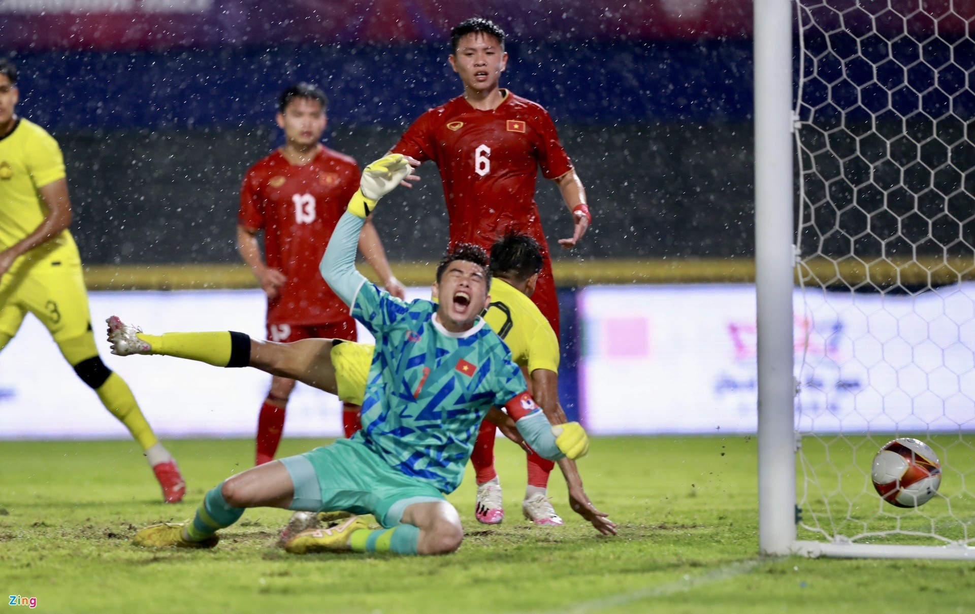 Bàn thắng gây tranh cãi của U22 Malaysia trước Việt Nam - Bóng Đá