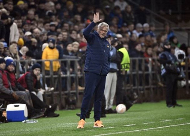 Thầy trò Mourinho để lại ấn tượng xấu - Bóng Đá