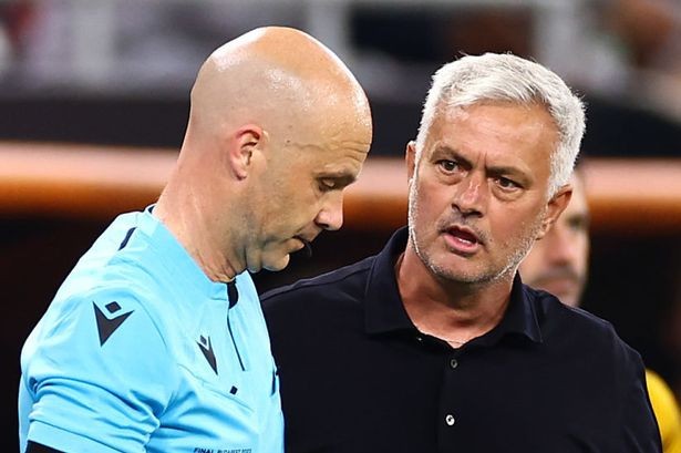 Mourinho bất mãn rút khỏi Hội đồng bóng đá UEFA sau án phạt nặng - Bóng Đá