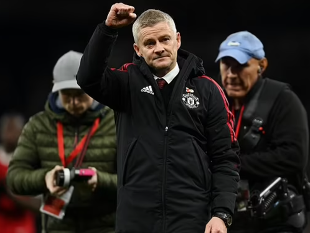 Gary Neville insists Ole Gunnar Solskjaer's 5-3-2 'suits' Cristiano Ronaldo after Man United star 'looked like a little boy' at Liverpool - Bóng Đá