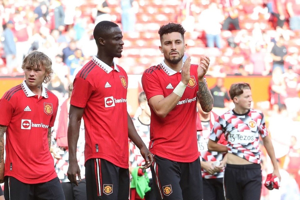 MU bán lỗ Maguire, Sancho - Bóng Đá