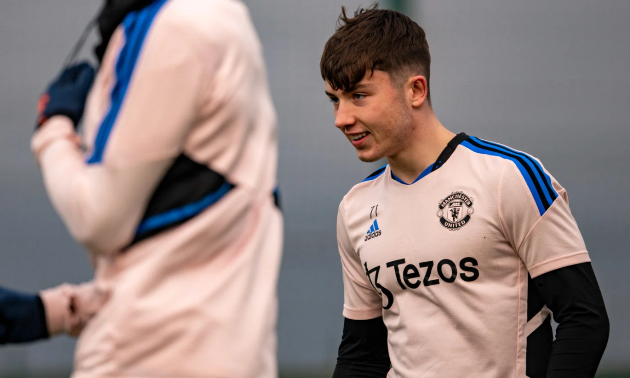 Dan Gore and Toby Collyer train with Manchester United first team as squad prepare for Barcelona - Bóng Đá