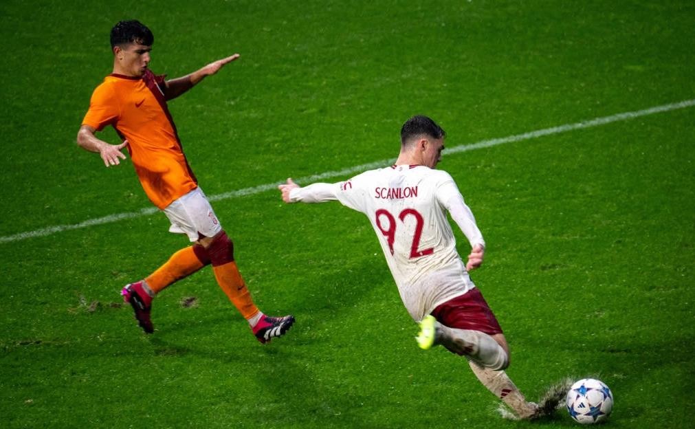 James ScanlonJames Scanlon makes international debut - Bóng Đá