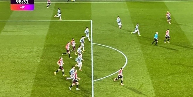 Aaron Wan-Bissaka struggles for Manchester United in Brentford draw - Bóng Đá