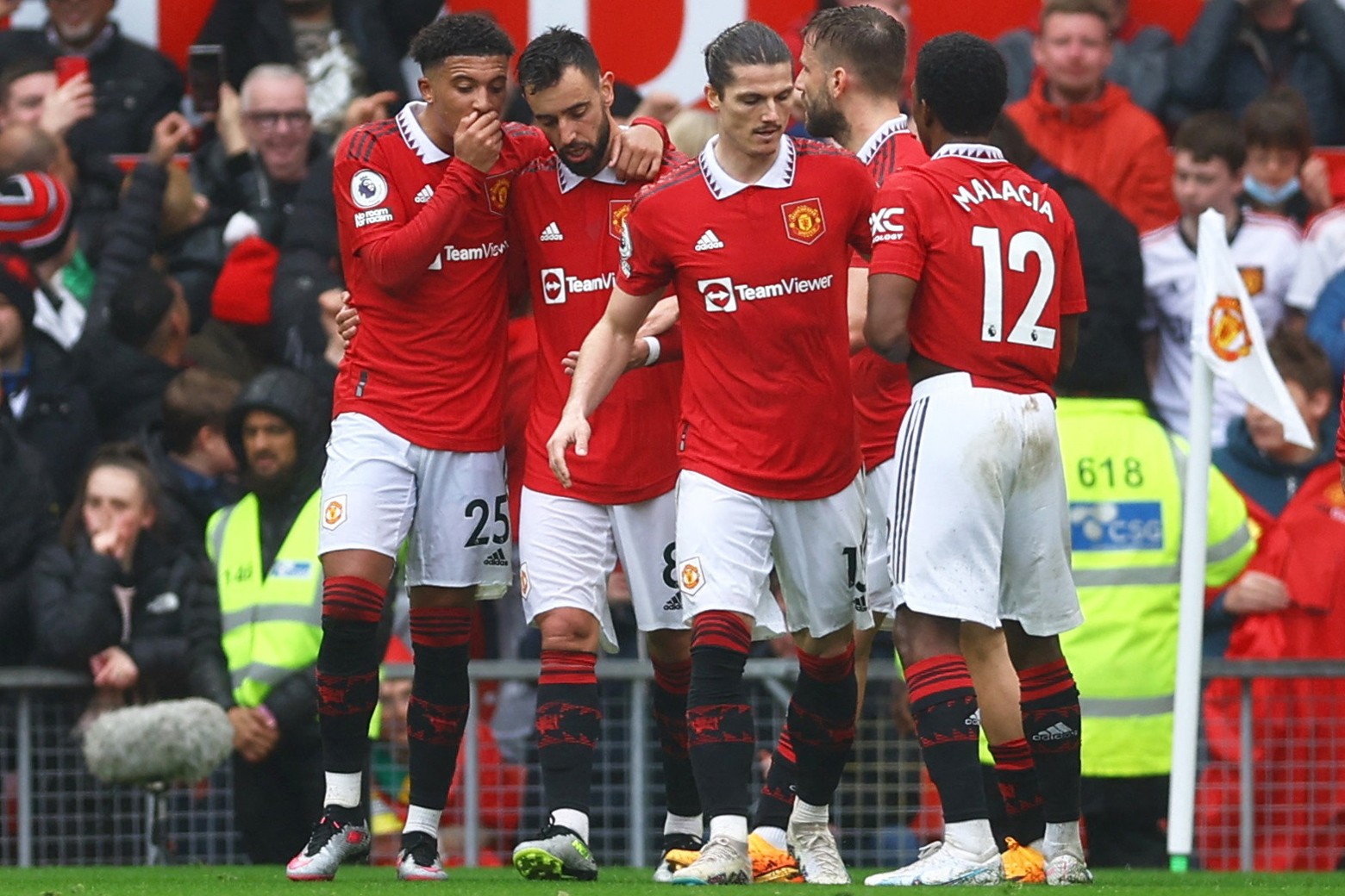 MU đua vé Cúp C1: Điểm tựa Old Trafford - Bóng Đá