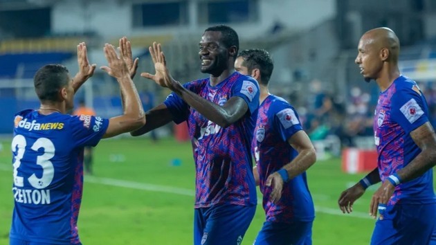 Tiền đạo ĐTQG Congo cập bến V-League; Filip Nguyễn khoác áo ĐT Việt Nam trong tháng 10? - Bóng Đá