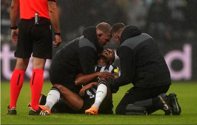 Alexander Isak, Jacob Murphy and Elliot Anderson suffer injury blows - Bóng Đá