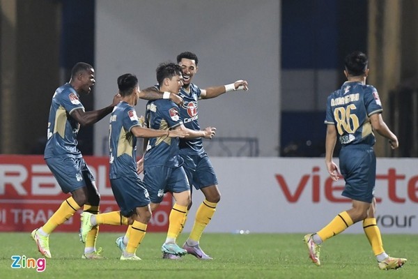 Minh Vương ghi siêu phẩm tại Hàng Đẫy; U22 Việt Nam sẽ giành HCV - Bóng Đá