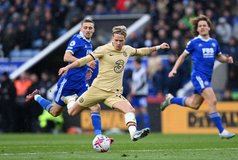 Paul Merson claims Chelsea 22-year-old ‘looked dangerous’ in Leicester win Mudryk - Bóng Đá