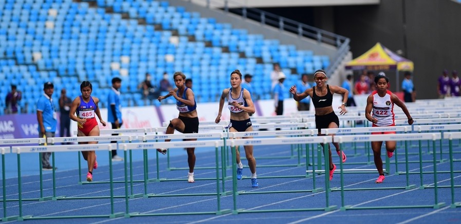 Hot girl Mỹ Tiên chạy “xé gió” giành HCV chạy 100m rào SEA Games 32 - Bóng Đá