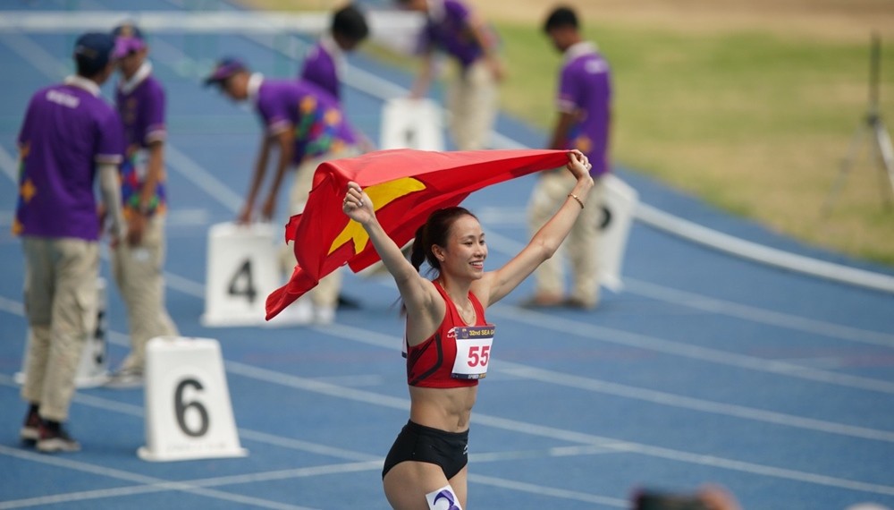 Hot girl Mỹ Tiên chạy “xé gió” giành HCV chạy 100m rào SEA Games 32 - Bóng Đá