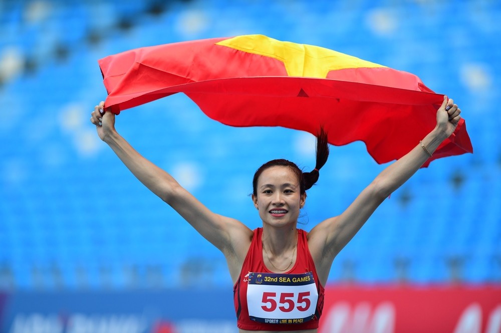 Hot girl Mỹ Tiên chạy “xé gió” giành HCV chạy 100m rào SEA Games 32 - Bóng Đá