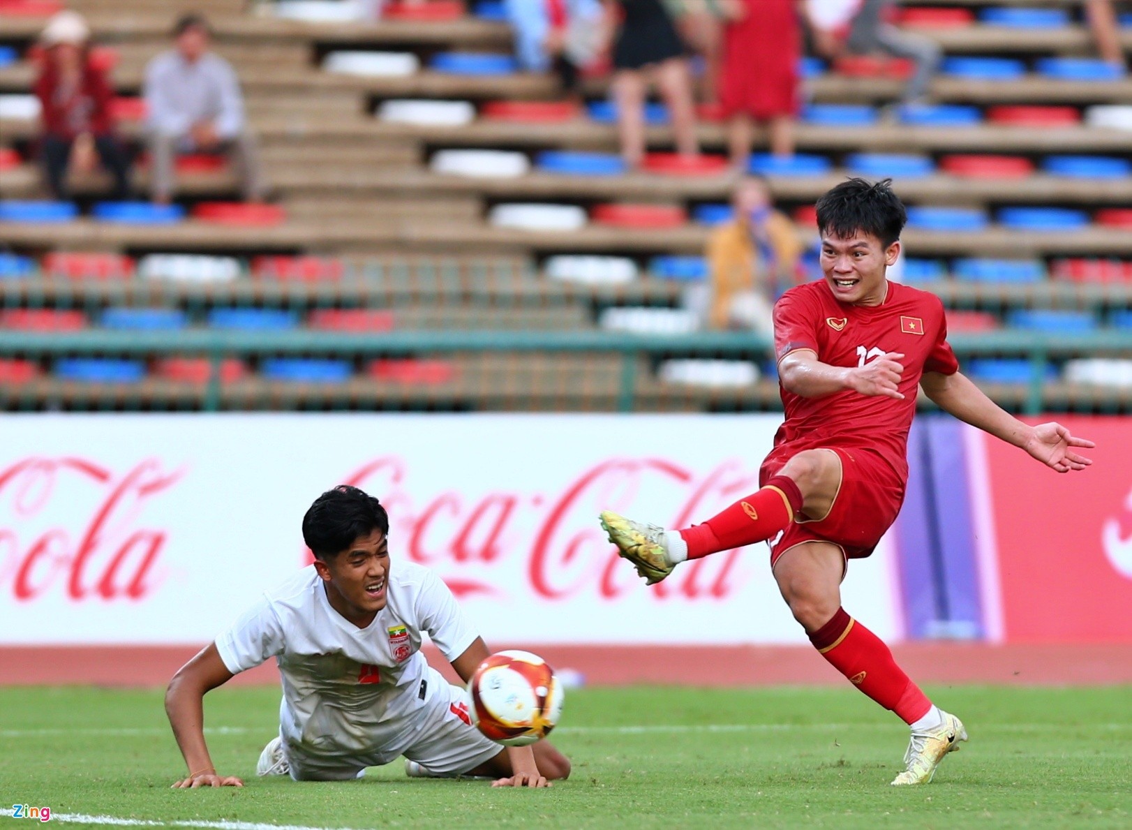 Hậu vệ U22 Việt Nam suýt lập hat-trick vào lưới Myanmar - Bóng Đá