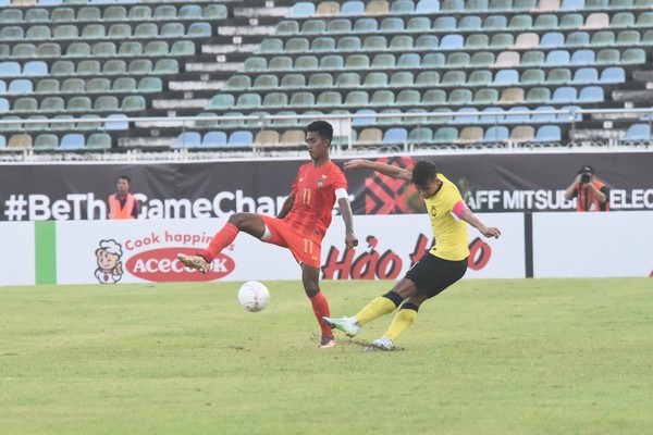 Thoát thua phạt đền, Malaysia thắng may mắn Myanmar - Bóng Đá